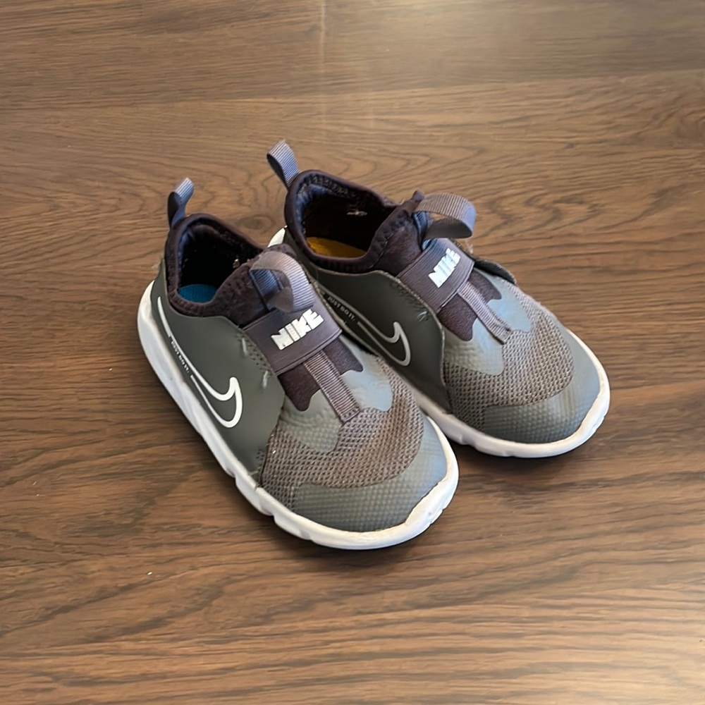 Toddler boy Nike tennis shoes